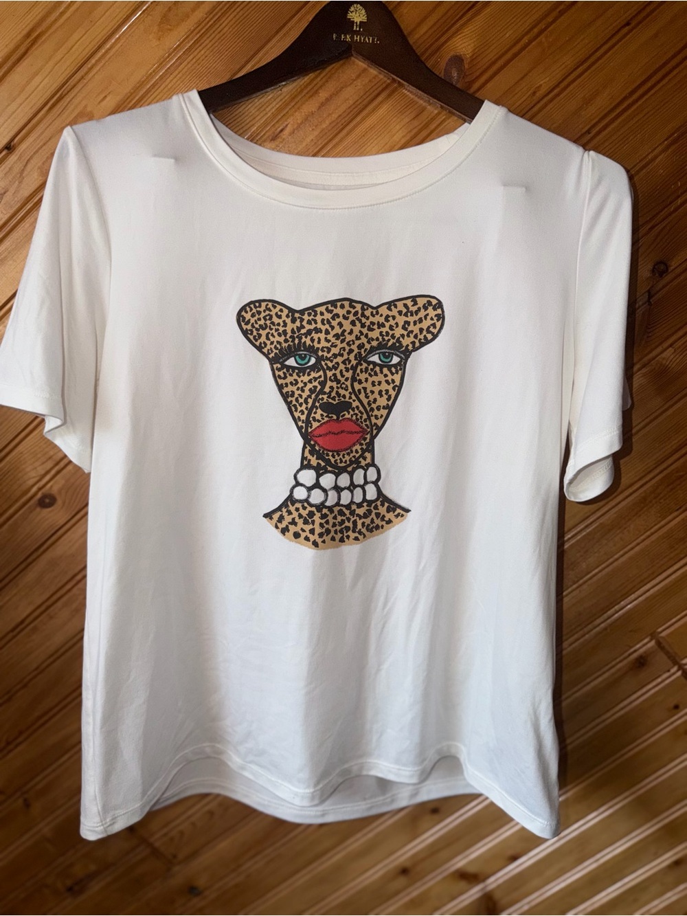 Cheetah by Kendra Dandy graphic tee by bouffants & broken hearts small